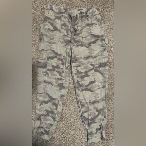 American Eagle Outfitters Camo Cargo Pants